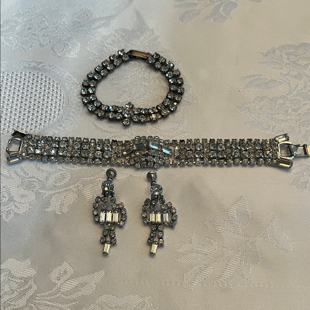 Elegant Silver Jewelry Set